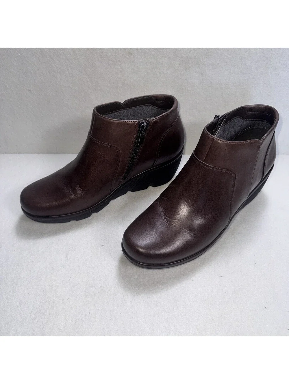 Clarks Artisan Brown Leather Ankle Boots Side Zip Wedge Comfort Women’s US 9W